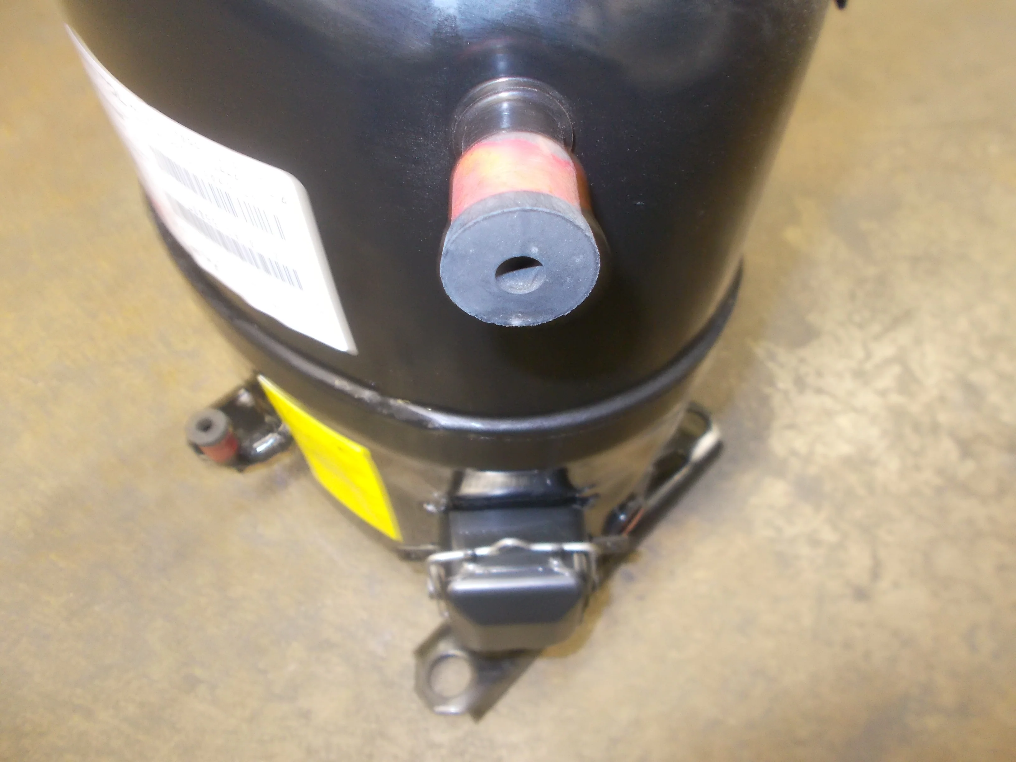 1-3/4 Ton AC/HP Benchmark Model Reciprocating Compressor, 220-240-265/60-50/1 R-410A - Image 3