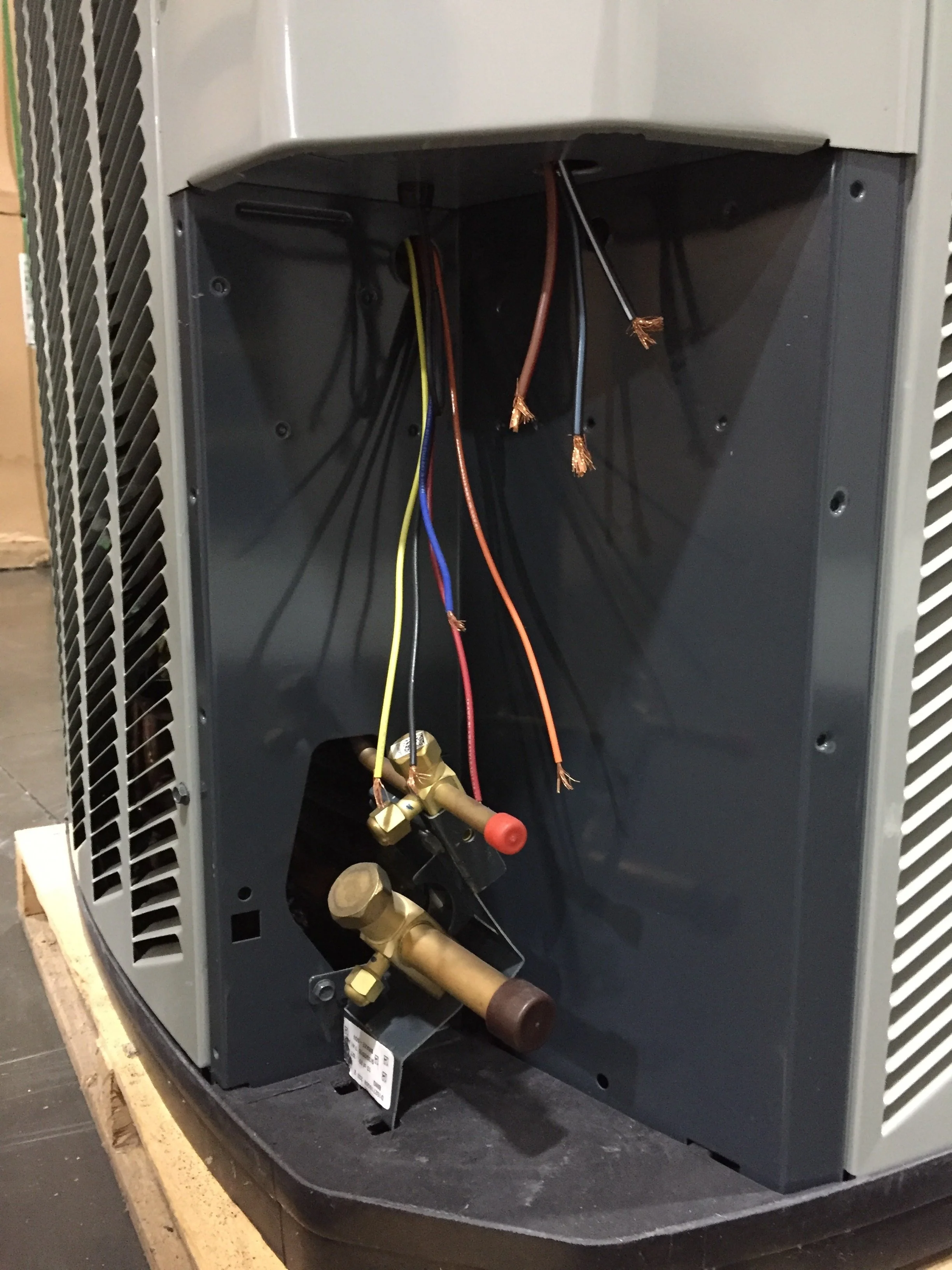 COMMERCIAL USE ONLY 2.5 Ton Split Heat Pump Unit; 14 SEER, 460/60/3, R-410A - Image 5